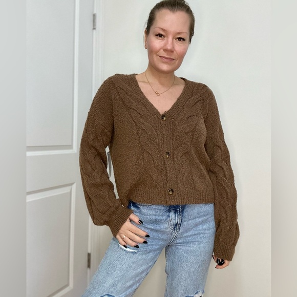 Cable Knit Design V-neck Cardigan - Picture 2 of 8